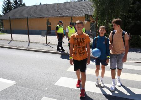 PROSTOVOLJCI NA PREHODIH 01 FOTO LJUBO VUKELIČ